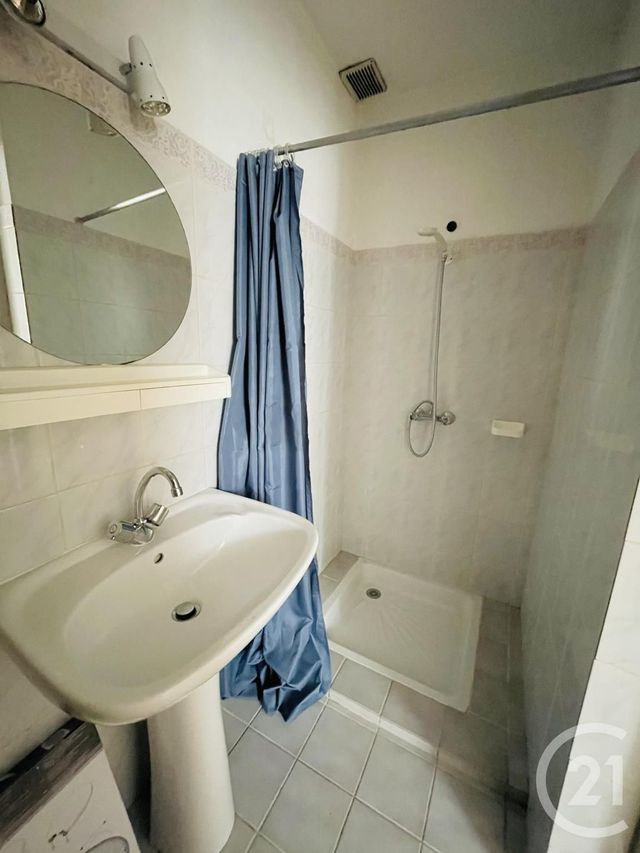 Appartement à louer - 2 pièces - 26.76 m2 - RODEZ - 12 - MIDI-PYRENEES - Century 21 Foch Immobilier Appartement à louer - 2 pièces - 26.76 m2 - RODEZ - 12 - MIDI-PYRENEES - Century 21 Foch Immobilier