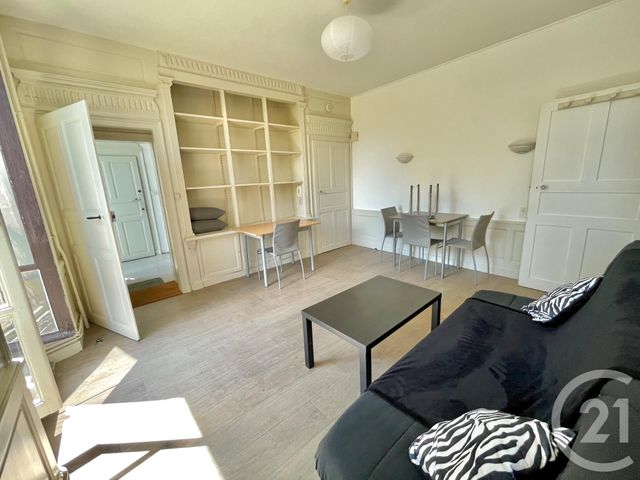 Appartement F1 à louer - 1 pièce - 25.0 m2 - RODEZ - 12 - MIDI-PYRENEES - Century 21 Foch Immobilier Appartement F1 à louer - 1 pièce - 25.0 m2 - RODEZ - 12 - MIDI-PYRENEES - Century 21 Foch Immobilier