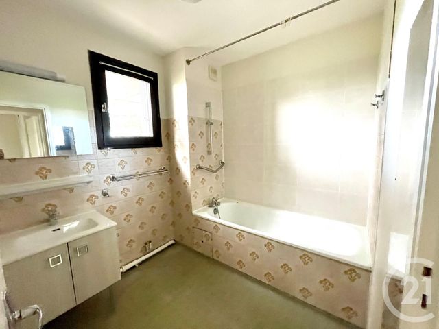 Appartement T3 à vendre - 3 pièces - 62.0 m2 - RODEZ - 12 - MIDI-PYRENEES - Century 21 Foch Immobilier Appartement T3 à vendre - 3 pièces - 62.0 m2 - RODEZ - 12 - MIDI-PYRENEES - Century 21 Foch Immobilier