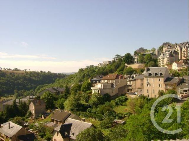 Appartement F2 à louer - 2 pièces - 30.81 m2 - RODEZ - 12 - MIDI-PYRENEES - Century 21 Foch Immobilier Appartement F2 à louer - 2 pièces - 30.81 m2 - RODEZ - 12 - MIDI-PYRENEES - Century 21 Foch Immobilier