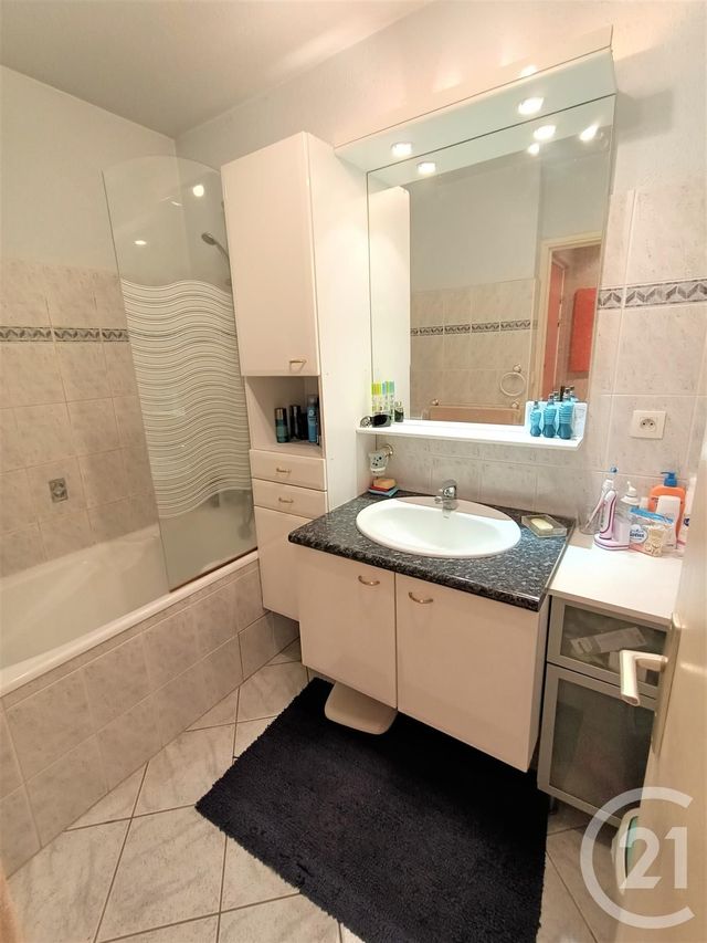 Afficher la photo en grand Appartement T3 à vendre - 3 pièces - 64.35 m2 - RODEZ - 12 - MIDI-PYRENEES - Century 21 Foch Immobilier