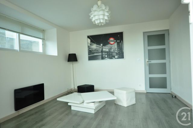 Appartement F2 à louer - 2 pièces - 32.08 m2 - RODEZ - 12 - MIDI-PYRENEES - Century 21 Foch Immobilier Appartement F2 à louer - 2 pièces - 32.08 m2 - RODEZ - 12 - MIDI-PYRENEES - Century 21 Foch Immobilier