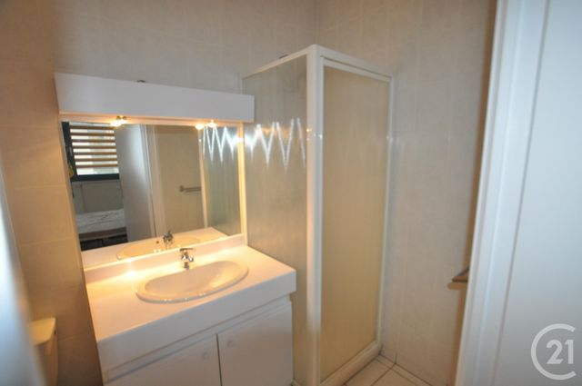 Appartement F1 à louer - 1 pièce - 27.35 m2 - RODEZ - 12 - MIDI-PYRENEES - Century 21 Foch Immobilier Appartement F1 à louer - 1 pièce - 27.35 m2 - RODEZ - 12 - MIDI-PYRENEES - Century 21 Foch Immobilier
