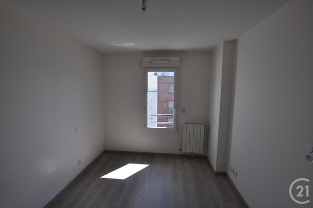 Appartement F2 à louer - 2 pièces - 35.54 m2 - RODEZ - 12 - MIDI-PYRENEES - Century 21 Foch Immobilier Appartement F2 à louer - 2 pièces - 35.54 m2 - RODEZ - 12 - MIDI-PYRENEES - Century 21 Foch Immobilier