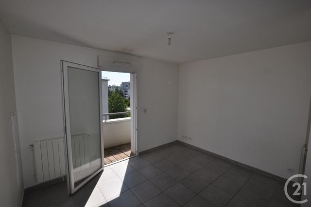 Appartement F2 à louer - 2 pièces - 35.54 m2 - RODEZ - 12 - MIDI-PYRENEES - Century 21 Foch Immobilier Appartement F2 à louer - 2 pièces - 35.54 m2 - RODEZ - 12 - MIDI-PYRENEES - Century 21 Foch Immobilier