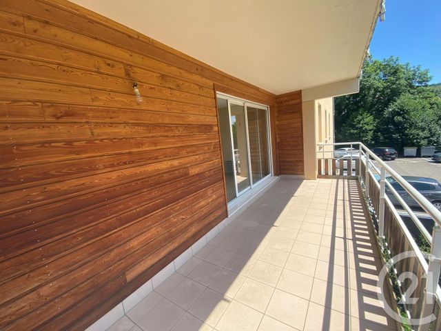 Afficher la photo en grand appartement à louer - 2 pièces - 41.3 m2 - MARCILLAC VALLON - 12 - MIDI-PYRENEES - Century 21 Foch Immobilier