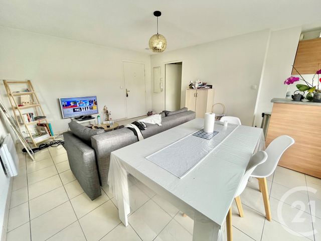 Afficher la photo en grand Appartement F2 à louer - 2 pièces - 42.71 m2 - ONET LE CHATEAU - 12 - MIDI-PYRENEES - Century 21 Foch Immobilier