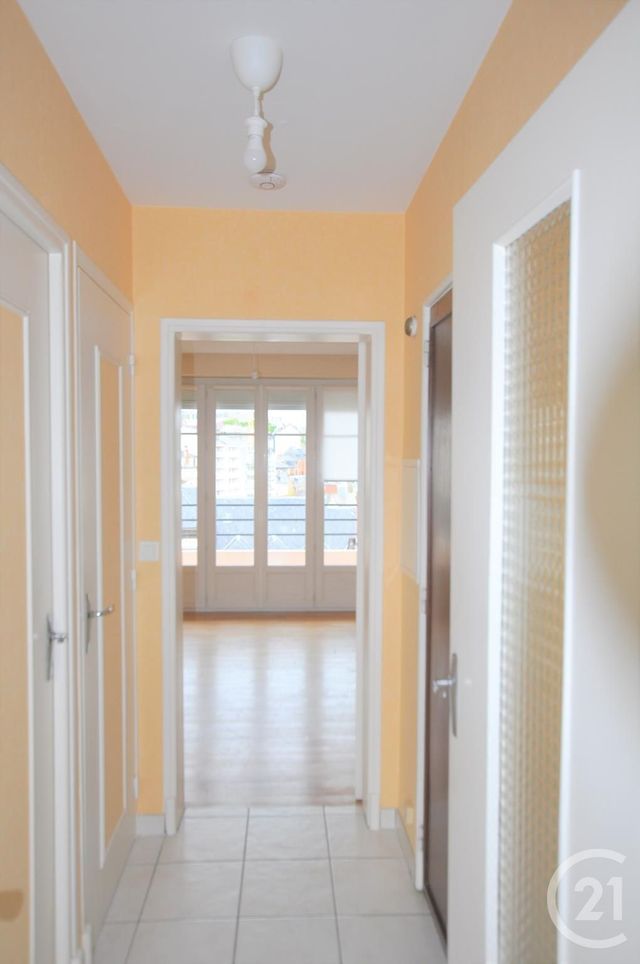 Afficher la photo en grand Appartement F1 à louer - 1 pièce - 28.11 m2 - RODEZ - 12 - MIDI-PYRENEES - Century 21 Foch Immobilier