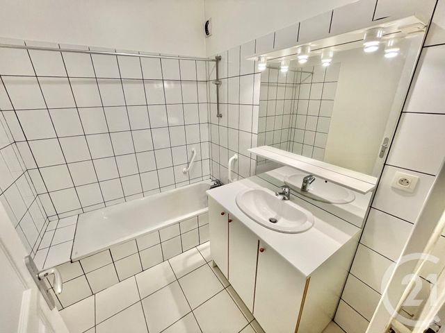 Afficher la photo en grand Appartement T3 à louer - 3 pièces - 91.16 m2 - RODEZ - 12 - MIDI-PYRENEES - Century 21 Foch Immobilier