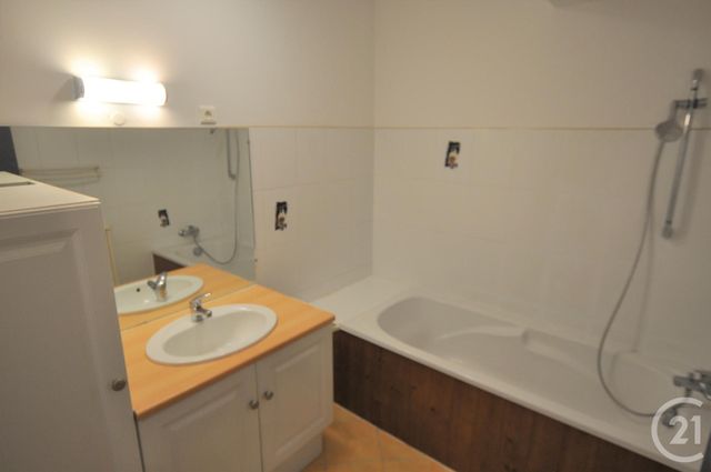 Afficher la photo en grand Appartement T4 à louer - 4 pièces - 94.92 m2 - LE MONASTERE - 12 - MIDI-PYRENEES - Century 21 Foch Immobilier