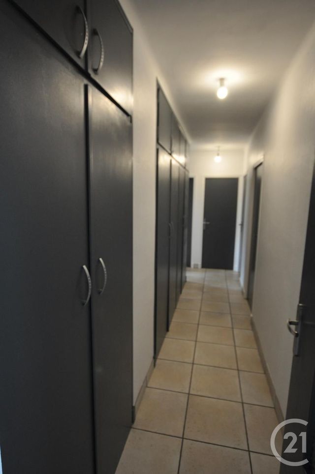 Afficher la photo en grand Appartement T4 à louer - 4 pièces - 94.92 m2 - LE MONASTERE - 12 - MIDI-PYRENEES - Century 21 Foch Immobilier