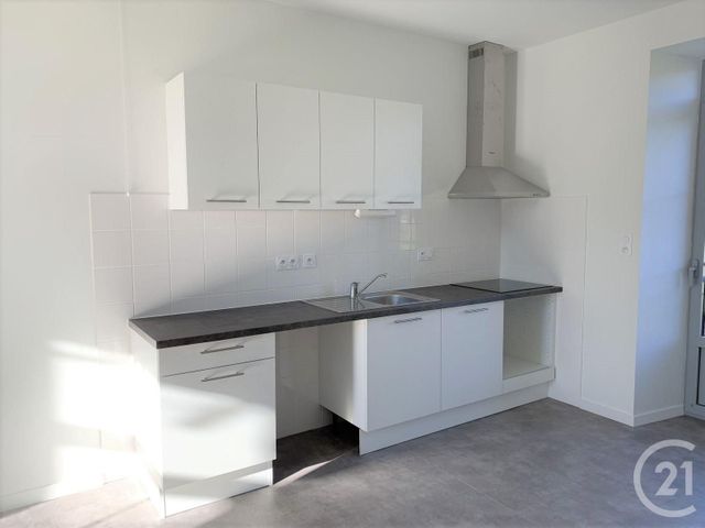Afficher la photo en grand Appartement F4 à louer - 4 pièces - 106.79 m2 - NAUVIALE - 12 - MIDI-PYRENEES - Century 21 Foch Immobilier