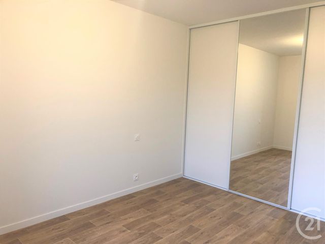 Afficher la photo en grand Appartement F4 à louer - 4 pièces - 106.79 m2 - NAUVIALE - 12 - MIDI-PYRENEES - Century 21 Foch Immobilier
