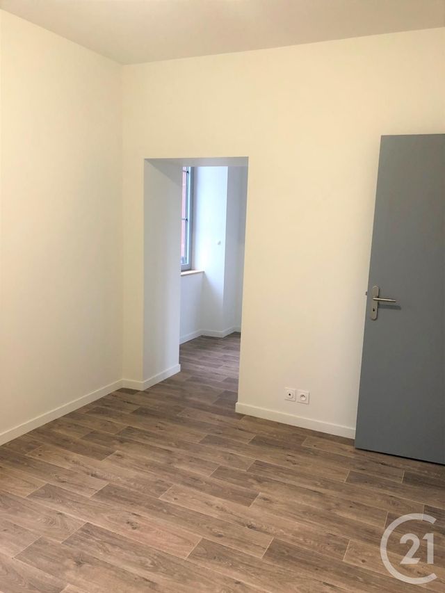 Afficher la photo en grand Appartement F4 à louer - 4 pièces - 106.79 m2 - NAUVIALE - 12 - MIDI-PYRENEES - Century 21 Foch Immobilier