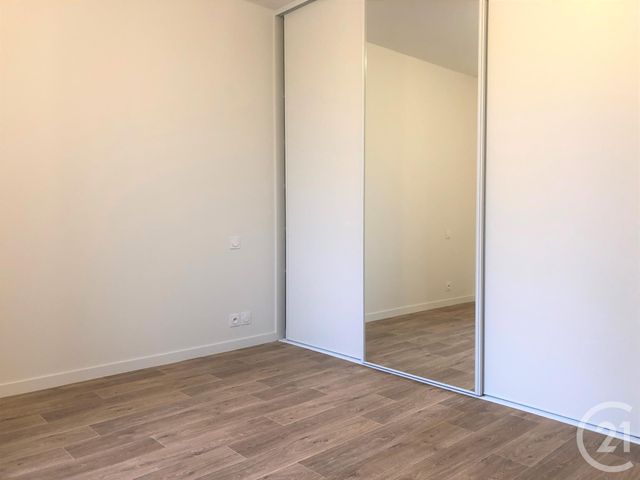 Afficher la photo en grand Appartement F4 à louer - 4 pièces - 106.79 m2 - NAUVIALE - 12 - MIDI-PYRENEES - Century 21 Foch Immobilier