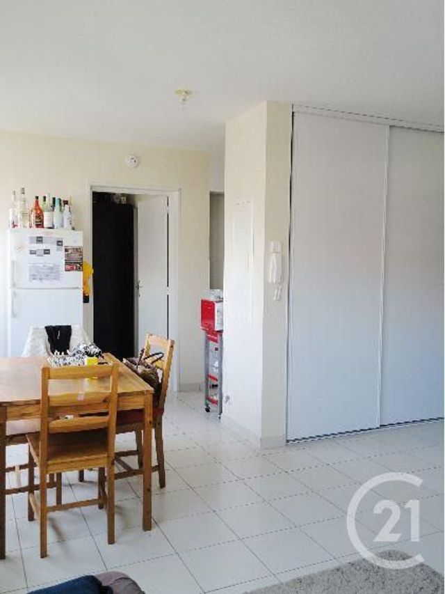 Appartement F2 à louer - 2 pièces - 40.96 m2 - RODEZ - 12 - MIDI-PYRENEES - Century 21 Foch Immobilier