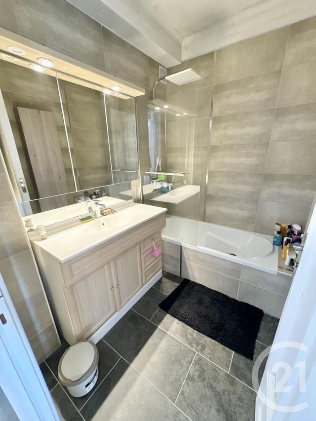 Appartement T4 à louer - 4 pièces - 81.37 m2 - RODEZ - 12 - MIDI-PYRENEES - Century 21 Foch Immobilier