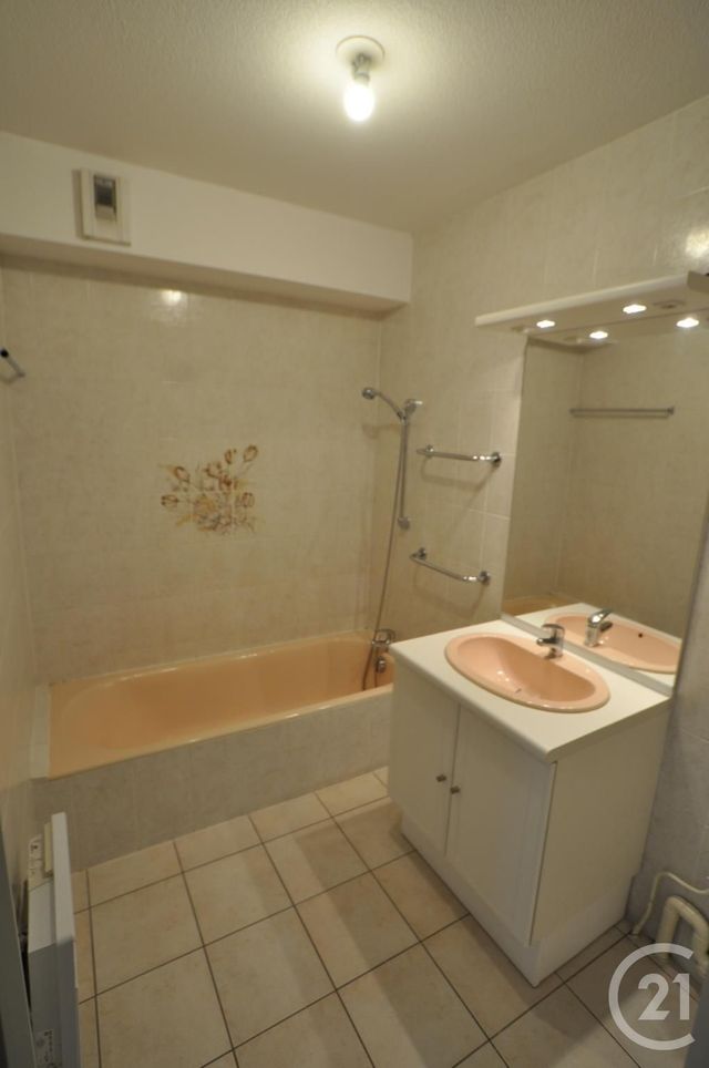 Appartement F3 à louer - 3 pièces - 67.3 m2 - OLEMPS - 12 - MIDI-PYRENEES - Century 21 Foch Immobilier