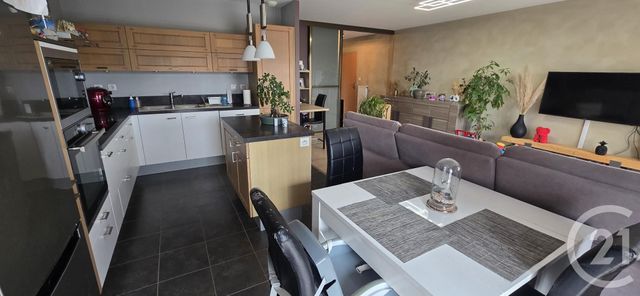 Appartement F3 à louer - 3 pièces - 70.3 m2 - SEBAZAC CONCOURES - 12 - MIDI-PYRENEES - Century 21 Foch Immobilier