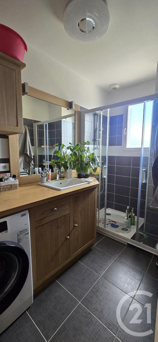 Appartement F3 à louer - 3 pièces - 70.3 m2 - SEBAZAC CONCOURES - 12 - MIDI-PYRENEES - Century 21 Foch Immobilier