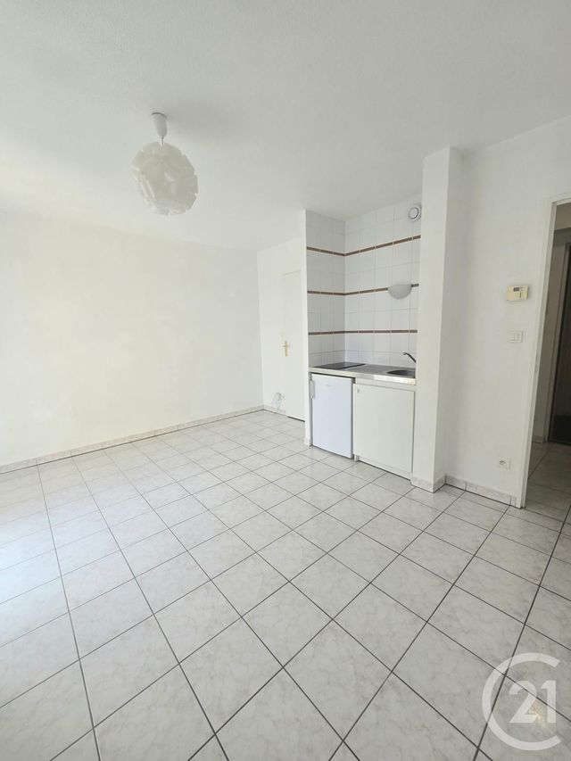 Appartement F1 à louer - 1 pièce - 20.79 m2 - RODEZ - 12 - MIDI-PYRENEES - Century 21 Foch Immobilier