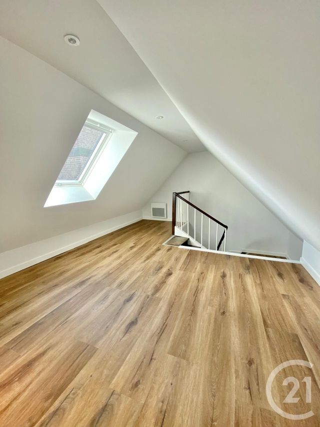 Appartement Duplex à louer - 2 pièces - 30.0 m2 - RODEZ - 12 - MIDI-PYRENEES - Century 21 Foch Immobilier