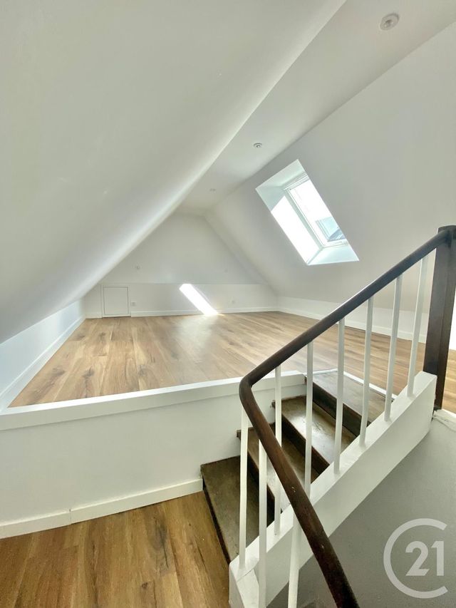 Appartement Duplex à louer - 2 pièces - 30.0 m2 - RODEZ - 12 - MIDI-PYRENEES - Century 21 Foch Immobilier