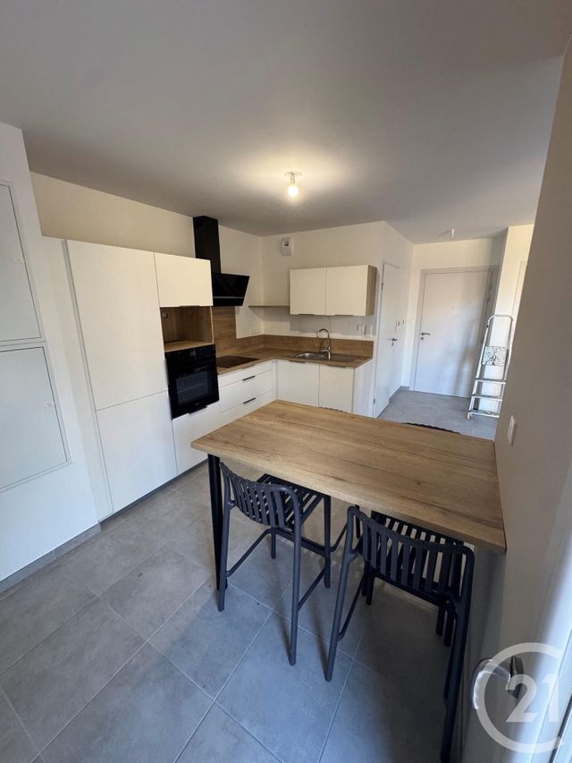 Appartement F2 à louer - 2 pièces - 42.43 m2 - LUC LA PRIMAUBE - 12 - MIDI-PYRENEES - Century 21 Foch Immobilier