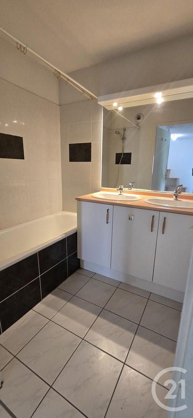 Appartement F3 à louer - 3 pièces - 67.0 m2 - RODEZ - 12 - MIDI-PYRENEES - Century 21 Foch Immobilier