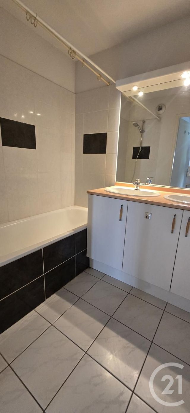 Appartement F3 à louer - 3 pièces - 67.0 m2 - RODEZ - 12 - MIDI-PYRENEES - Century 21 Foch Immobilier