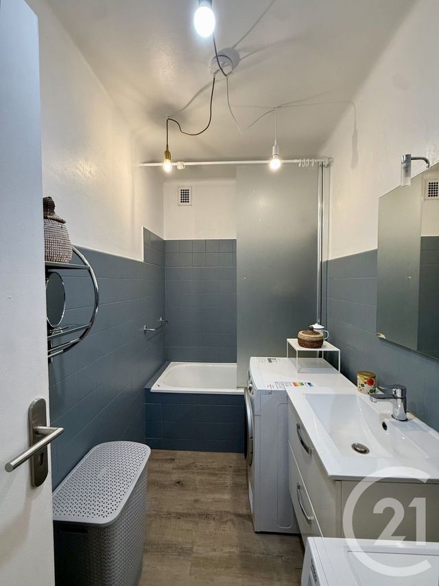 Appartement T3 à louer - 3 pièces - 71.08 m2 - RODEZ - 12 - MIDI-PYRENEES - Century 21 Foch Immobilier