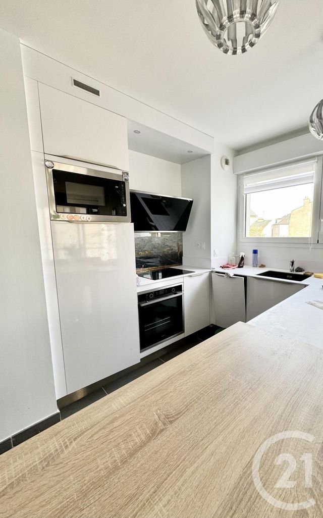 Appartement T3 à louer - 3 pièces - 61.73 m2 - RODEZ - 12 - MIDI-PYRENEES - Century 21 Foch Immobilier