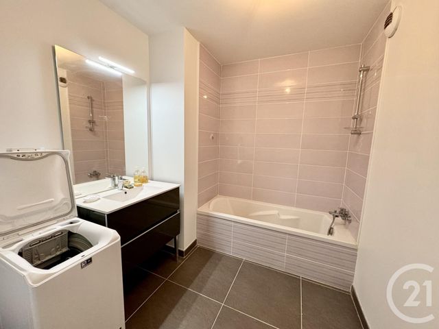 Appartement T3 à louer - 3 pièces - 61.73 m2 - RODEZ - 12 - MIDI-PYRENEES - Century 21 Foch Immobilier