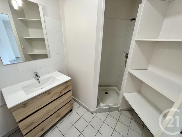 Appartement F1 bis à louer - 2 pièces - 36.0 m2 - RODEZ - 12 - MIDI-PYRENEES - Century 21 Foch Immobilier